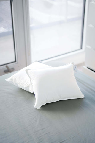 600 Loft White Down Travel Pillow