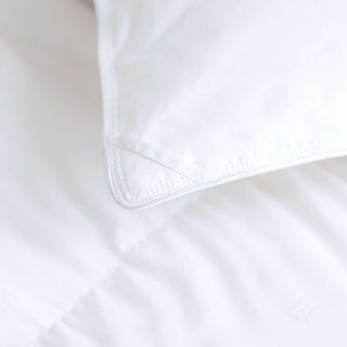 725 Loft European White Down Duvet corner ties