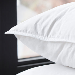 600 Loft White Goose Down Pillow details